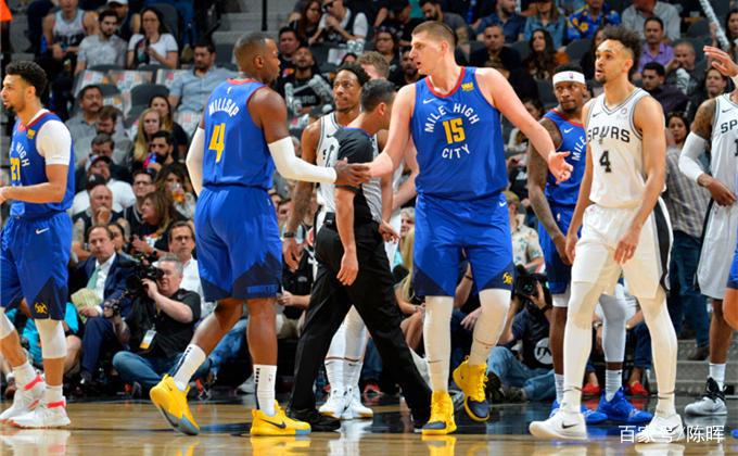 足协主席宋凯现身成都，徐正源、韦世豪、胡荷韬在酒店迎接