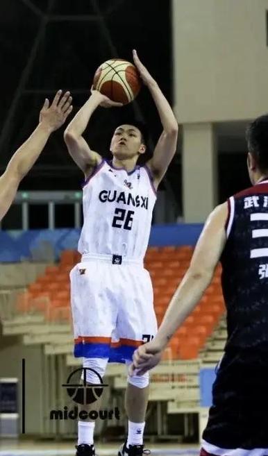 极速回归备战！记者：孔德和德容已返回巴萨并参加了今日训练