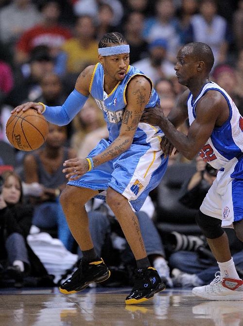 — @AdriaAlbets 来源：Barça Universal突发消息：佩德里看起来并未受伤。他刚刚从记者面前走过，甚至没有一瘸一拐的迹象。